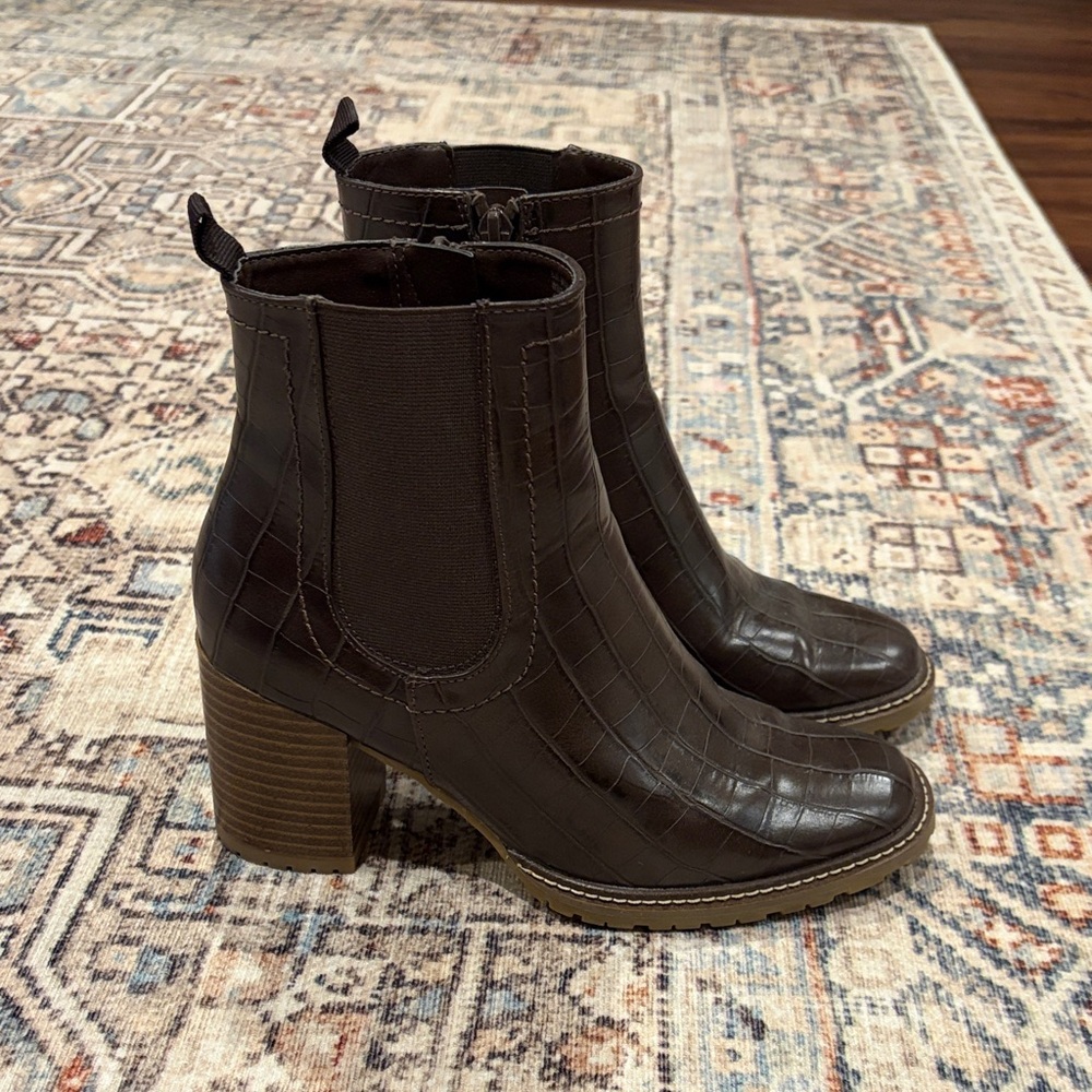 White Mountain Dark Brown Heeled Boots